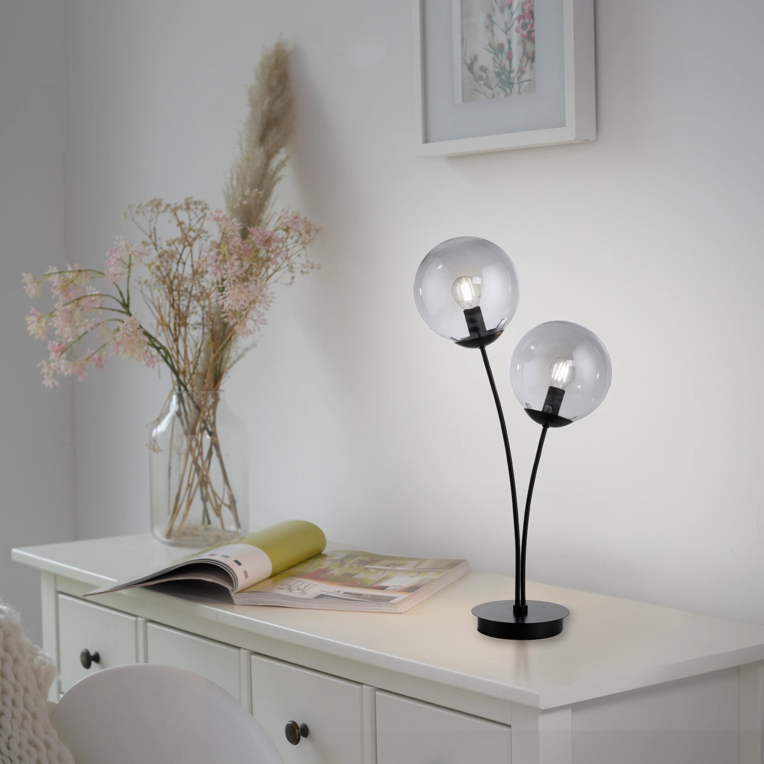 Schwarze Just Light Design-Tischleuchte Big Widow mit zwei rauchfarbenen Glaskugeln.