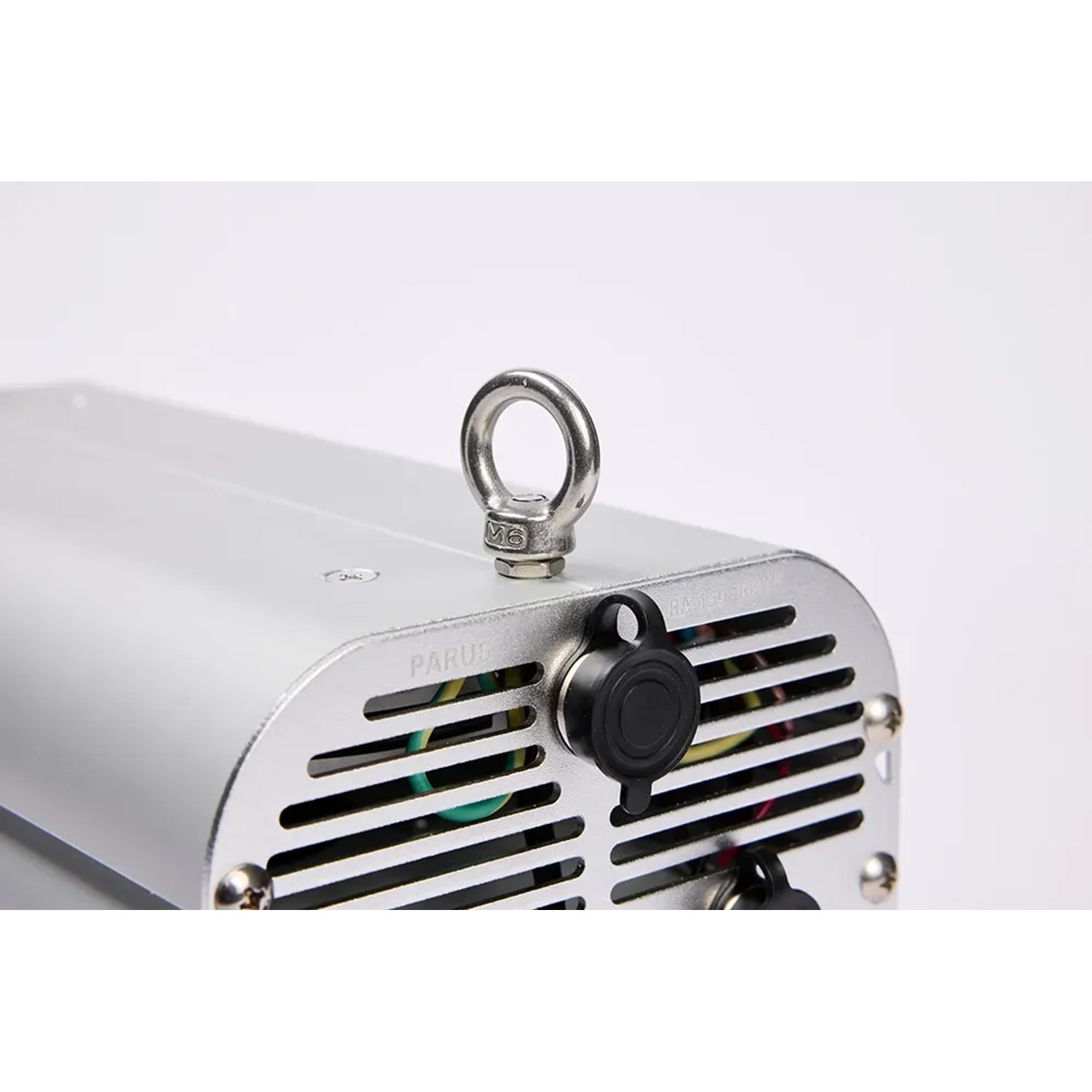 Detailaufnahme: Parus by Venso LED-Pflanzenlampe Canna Bulb 150 mit Aufhängevorrichtung.