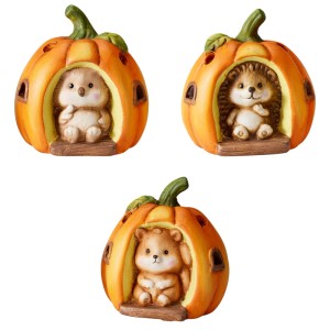 Dekorative Terrakotta-Kürbisfiguren mit LED-Licht. Zeigt Igel, Eule oder Eichhörnchen im Kürbishaus. Ideal für Herbstdeko.