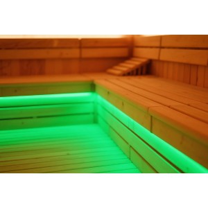 Karibu LED-Farblichtschlauch (200 cm) in Sauna mit grüner Beleuchtung.