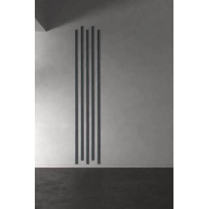 Denpanels Sticks Linoleum Smokey Blue, 4 Stück, an Wand montiert. Zubehör für Paneele.