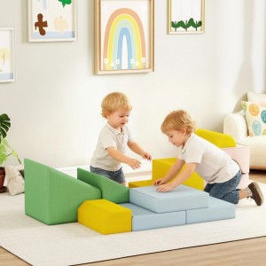 Zwei Kinder spielen mit bunten Softbausteinen in Pastellfarben. Das 12-teilige Schaumstoff-Spielset fördert Klettern & Krabbeln.