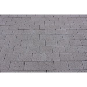 Graues Pflaster Modern 22,5x15x5 cm im Verband verlegt. Betonpflaster für Gehwege, Terrassen und Einfahrten.