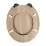 Sinobath WC-Sitz in Eichenholz-Dekor mit Absenkautomatik, ovaler Form und Chromscharnieren.