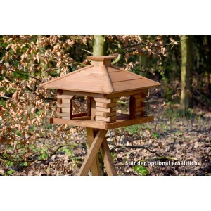 Rustikales XL-Vogelfutterhaus im Blockhaus-Stil mit Holzdach auf optionalem Ständer.