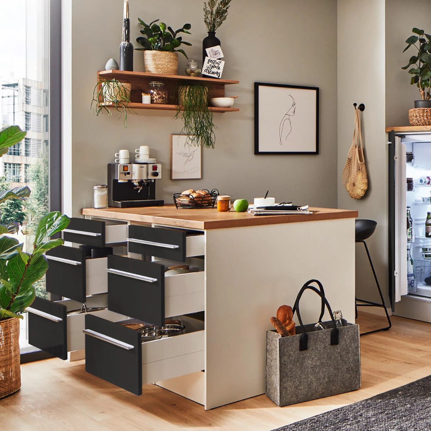 Respekta Kücheninsel Gabriel, 150 cm, grau hochglanz, mit offenen Schubladen und Holzarbeitsplatte.