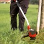 Einhell Akku-Rasentrimmer GE-CT 36/30 Li E-Solo beim Trimmen von Gras.