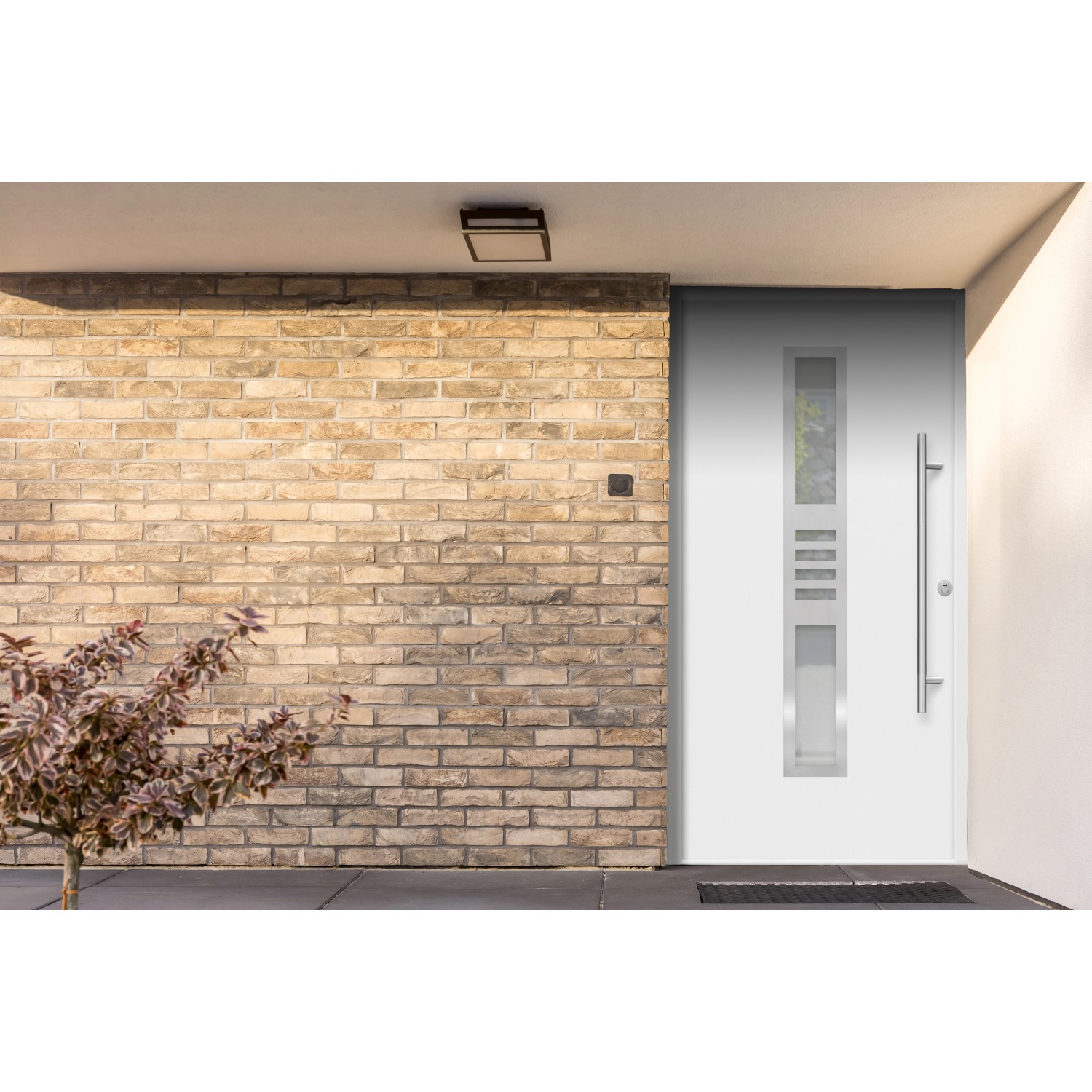 Weiße Sicherheits-Haustür ThermoSpace Köln Prime RC2 mit Edelstahlgriff und Glaseinsatz.