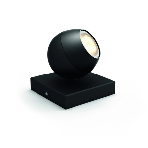 Schwarzer Philips Hue White Ambiance LED Spot Buckram mit warmweißem Licht.