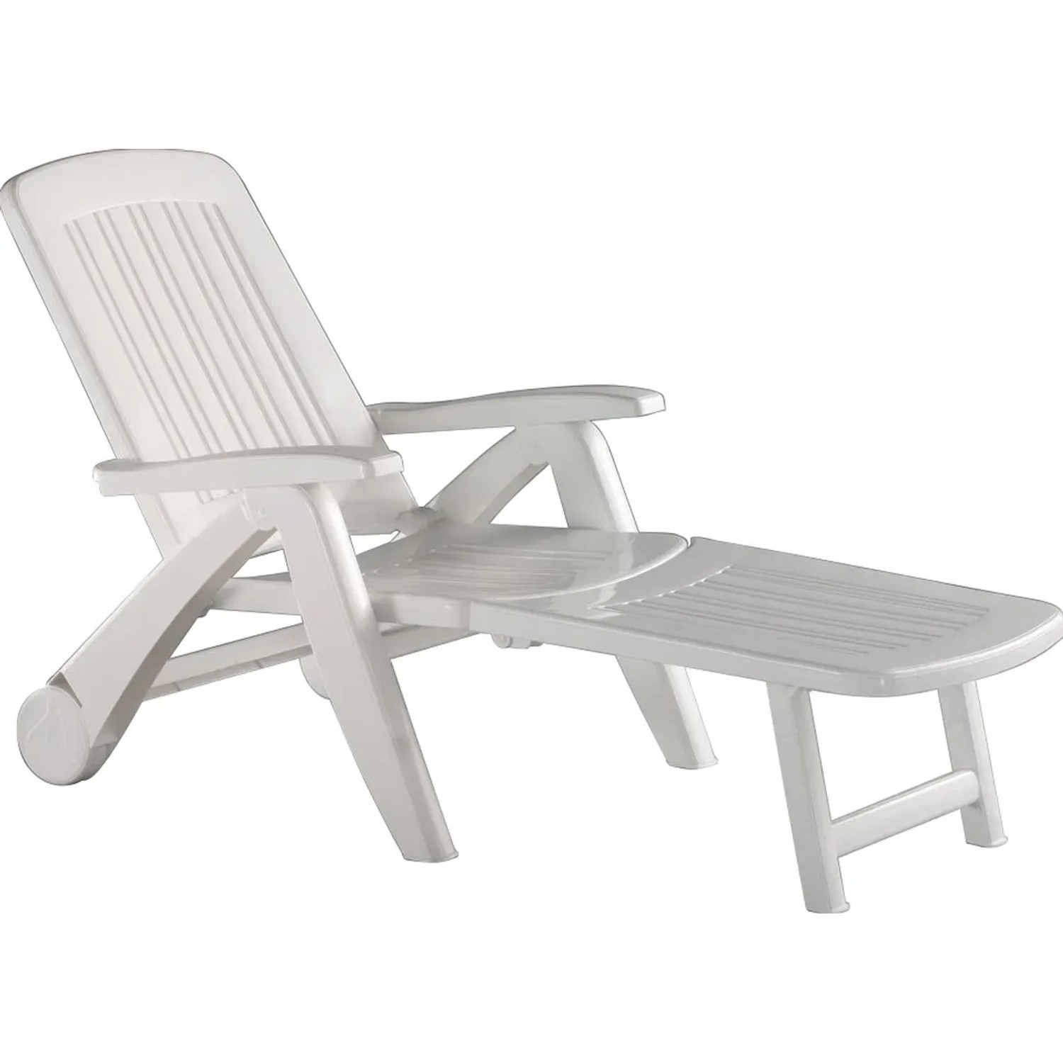Weiße Gartenliege aus Kunststoff, klappbar und verstellbar für entspanntes Sonnenbaden.