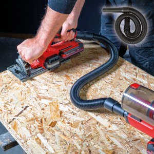 Einhell Stielstaubsauger Zubehör-Set im Einsatz mit Staubsauger und Säge.