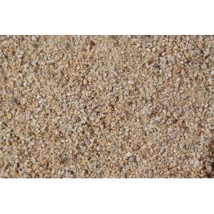 Beiger Rasensand (Quarzsand), Körnung 0,06-2 mm, ideal zur Rasenpflege und -belüftung.