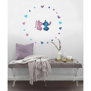 Komar Deko-Sticker Stitch und Angel Cute als Wanddekoration mit bunten Herzen.