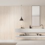 Beige Kronoflooring Wandverkleidung Rock the Wall Flowstone im Badezimmer.