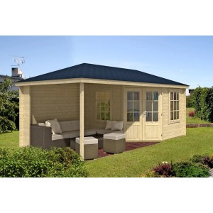 Unbehandeltes Alpholz 5-Eck Gartenhaus Mosel mit Vordach, 578x280 cm, im Garten.