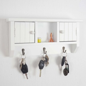 Weißes Schlüsselbrett aus Massivholz mit 2 Türen, 3 Fächern und 3 Haken für Schlüssel und Deko. Ideal für Flur.