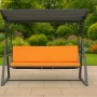 Orangefarbenes Kissen für eine Hollywoodschaukel, 3-Sitzer, für Garten und Terrasse.