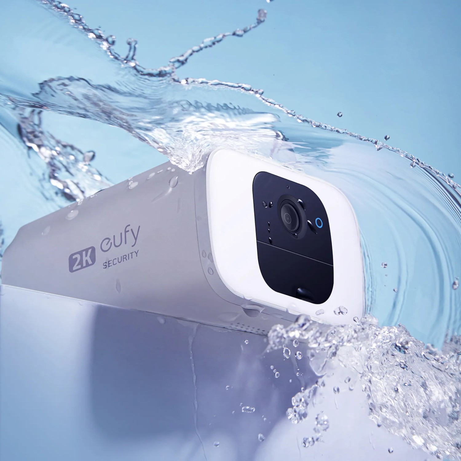 Eufy Solo S40 Überwachungskamera, kabellos, wasserfest unter Wasser.