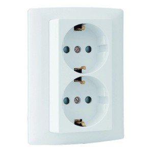 Weiße Logus 2-fach Steckdose für Unterputzmontage.