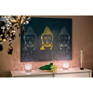 Wandgestaltung mit Marabu Glitter Goldstaub: Buddha-Motiv in Gold und Silber auf dunklem Grund.