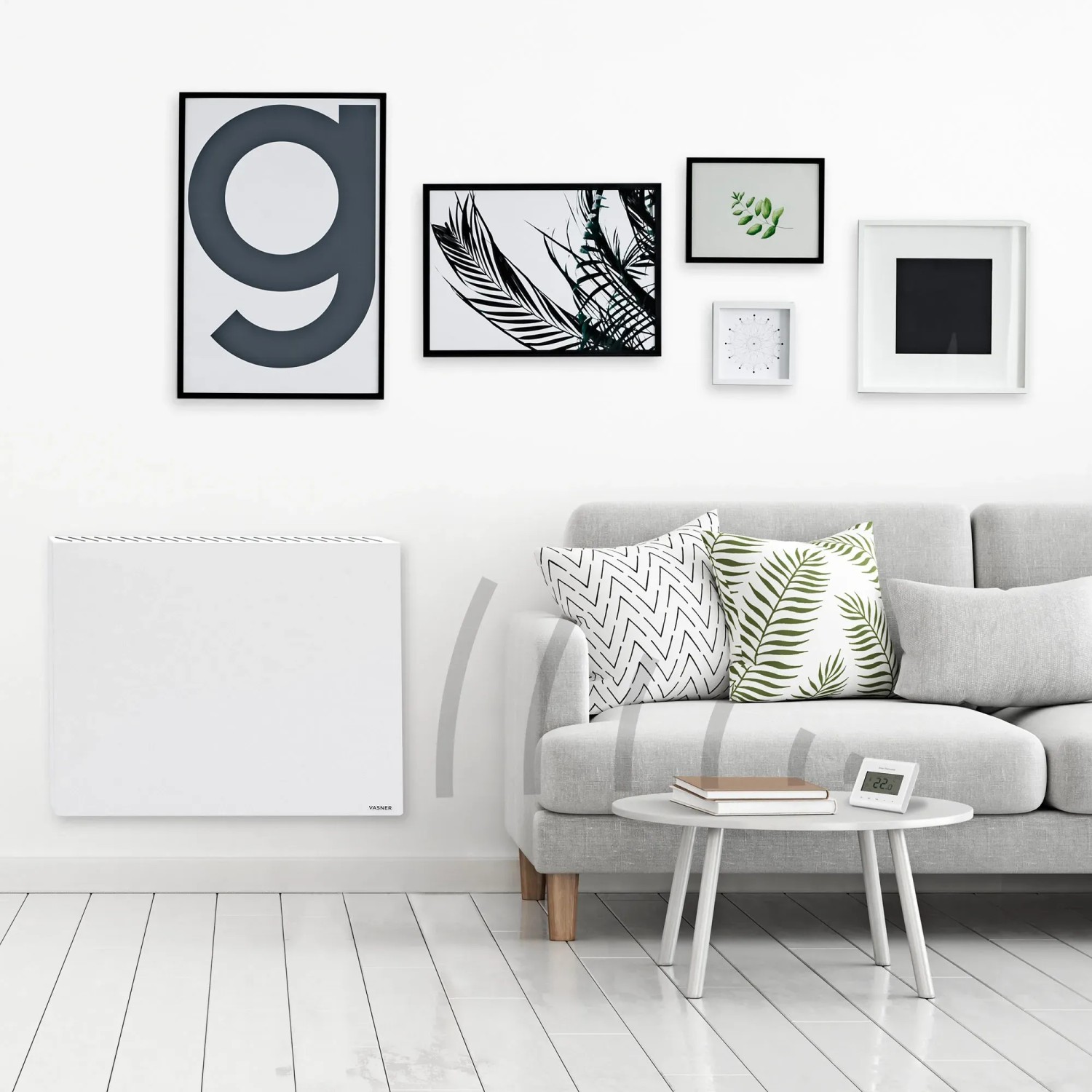 Weiße Vasner Konvi RX Infrarotheizung an Wand im Wohnraum. Elektrische Heizung mit Funk-System.