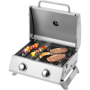 Tepro Chicago Tisch-Gasgrill aus Edelstahl mit Grillgut, offener Deckel.
