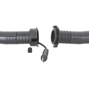 Oase LunaLed 6s: Detailaufnahme der Teichbeleuchtung mit Kabel und Steckverbindung.