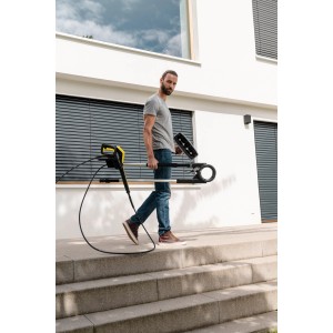 Kärcher Reinigungsset für Fassaden und Glasflächen mit Teleskopstrahlrohr und Zubehör.