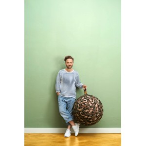 Sitting Ball Hocker Camo Oliv mit Camouflage-Muster (150 l) für entspanntes Sitzen.