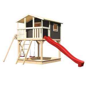 Karibu Stelzenhaus Benjamin mit Doppelschaukel und roter Rutsche, Ansicht von vorn.