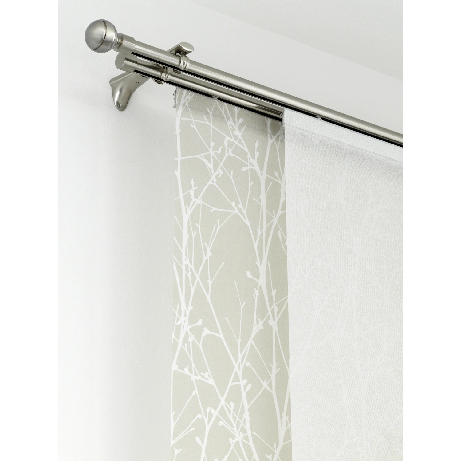 Gardinia Chicago Endstück in Edelstahloptik (Ø 20 mm) an Stilgarnitur mit Vorhang.