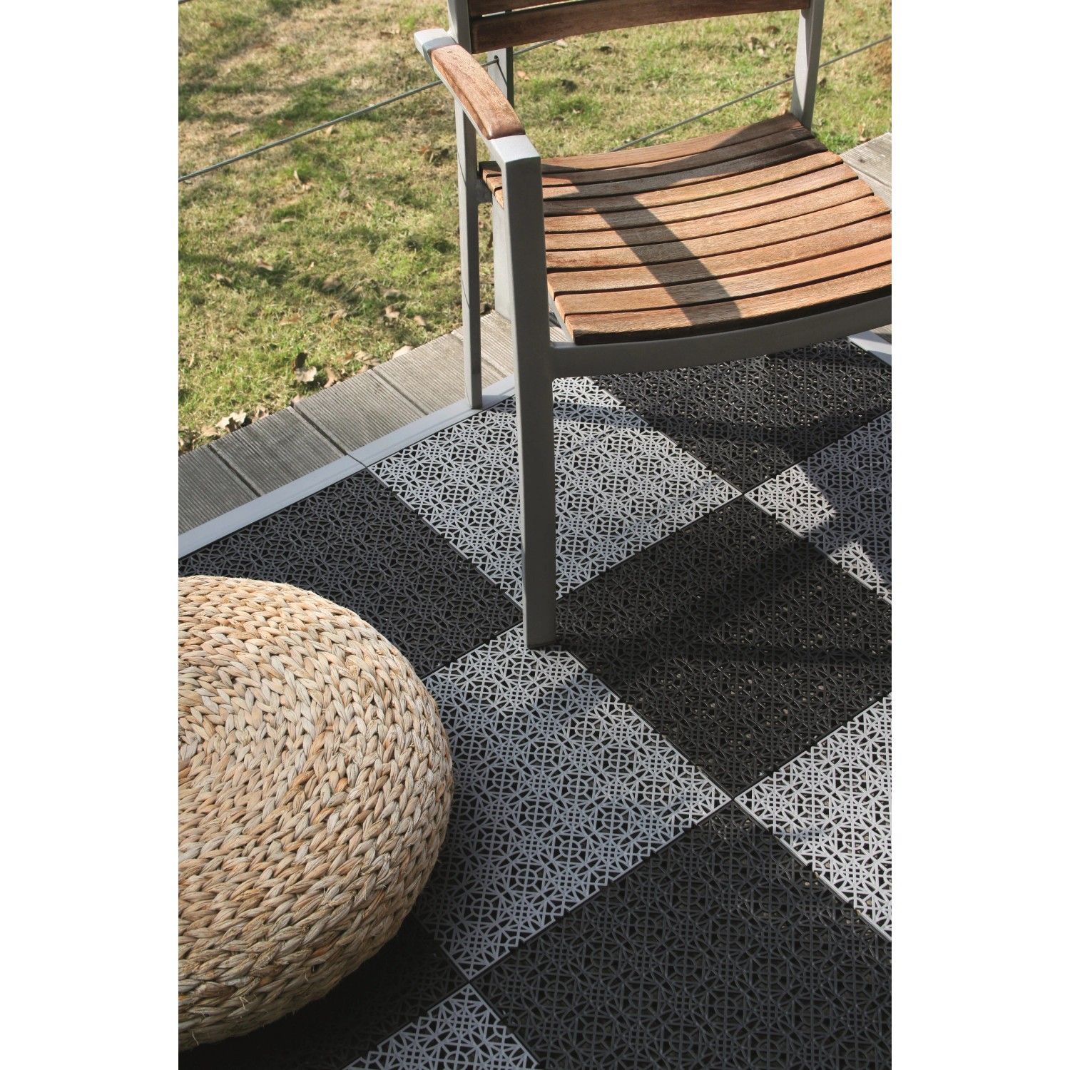 Andiamo Klick-Fliese Schwarz, 7er Set, 38x38cm. Holzfliesen für Balkon und Terrasse im Schachbrettmuster.