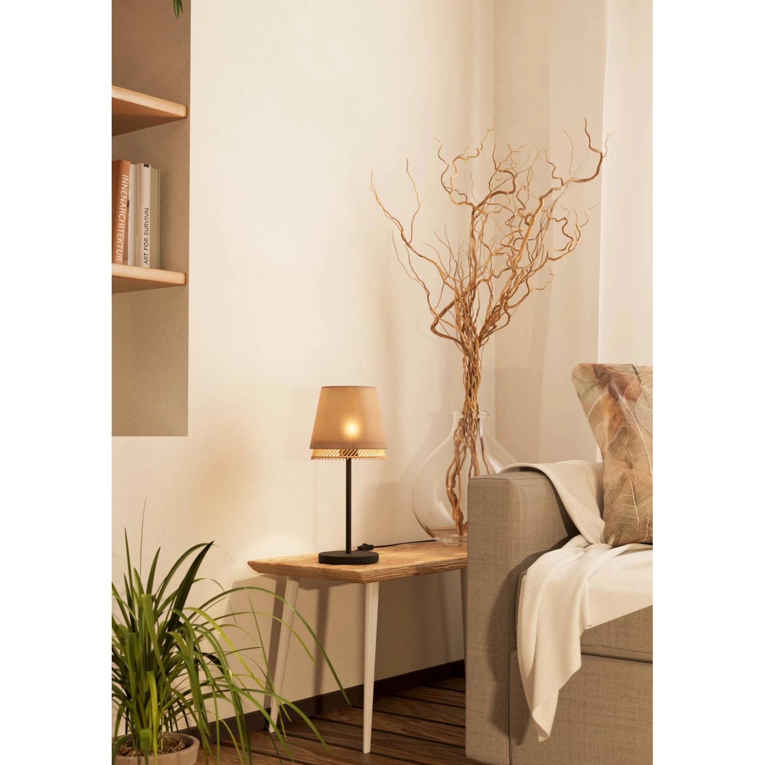 Eglo Tischleuchte Tabley, schwarz, mit naturfarbenem Schirm und Bambus-Gitter, Ø 19 cm.