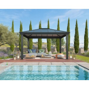 Anthrazitfarbener Palram Canopia Dallas 4.3 x 3.6 Gartenpavillon mit Sitzgruppe am Pool.