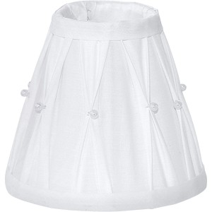 Weißer Eglo Lampenschirm mit Textil und Dekorperlen für romantische Beleuchtung.