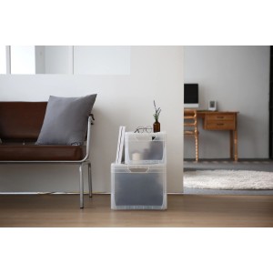 Grauer Eurobox-System Deckel (60x40 cm) auf zwei Aufbewahrungsboxen gestapelt.