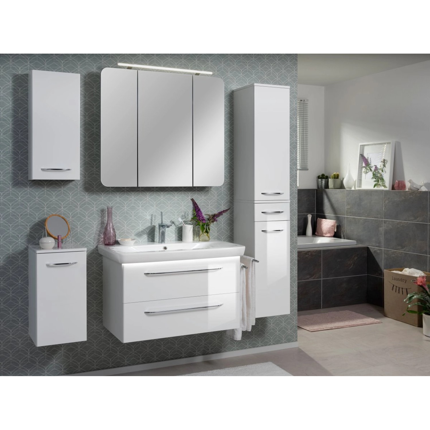 Fackelmann Spiegelschrank, 90 cm, weiß, mit Softclose-Türen und Aufsatzleuchte. Badezimmermöbel.