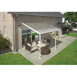 Weiße Palram Canopia Terrassenüberdachung Feria 3x3.05 m mit Sitzgruppe auf Terrasse.