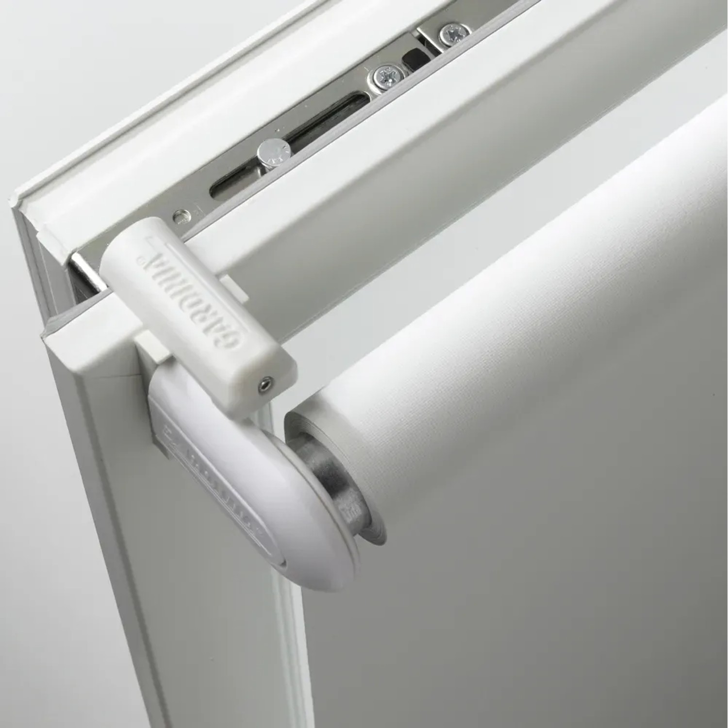 Gardinia Klemmträger 2er-Pack, weiße Halterung zur Montage von Rollos/Jalousien ohne Bohren.