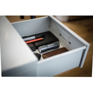 Energizer Metall Taschenlampe im Schubfach, 3xAAA, robust und stoßfest.