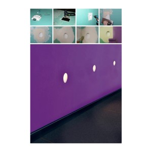 Installation von runden, weißen LED-Einbaustrahlern in einer lila Wand. Einbauspot Montage.