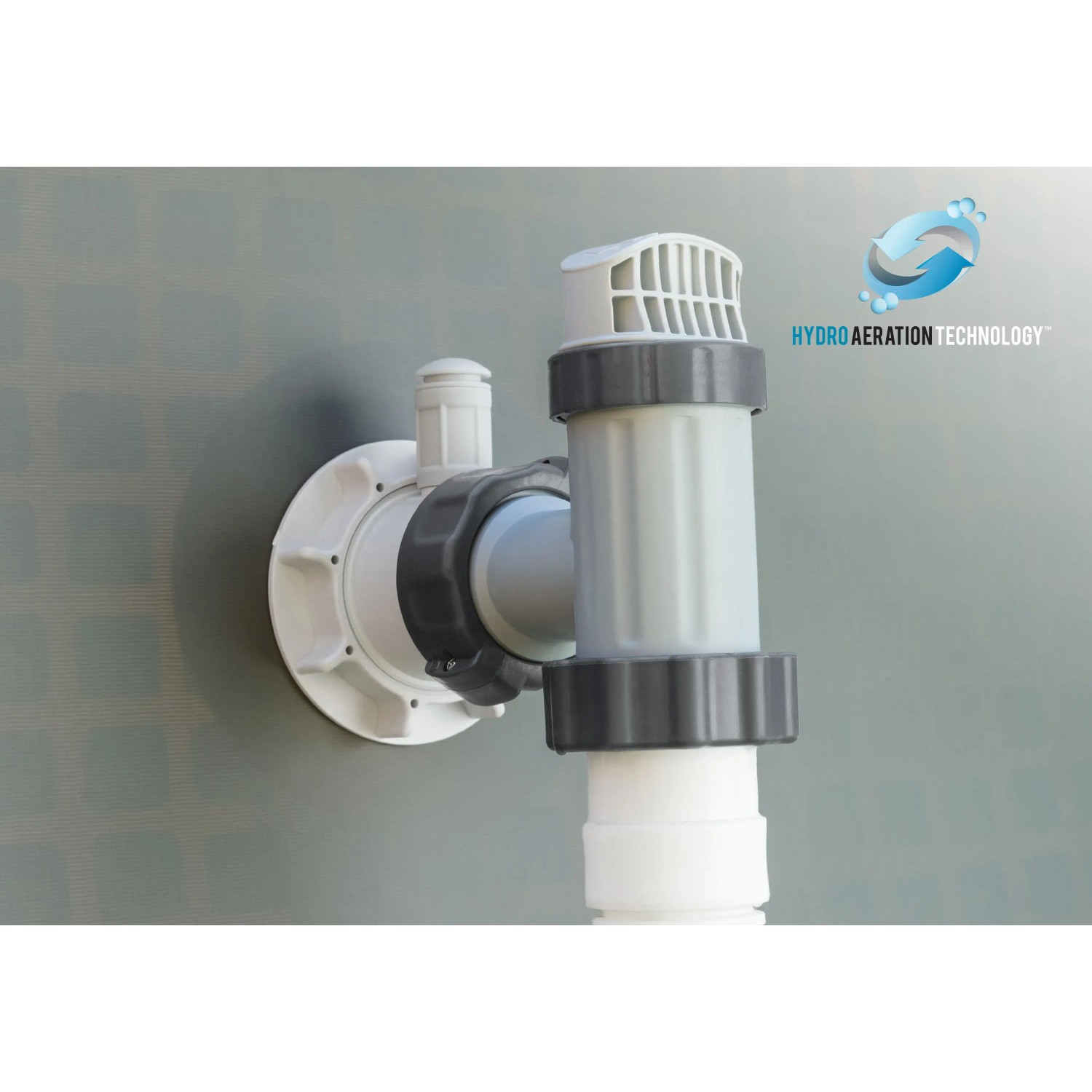 Detailaufnahme der Intex Krystal Clear Sandfilteranlage (8.000 l/h) am Pool.