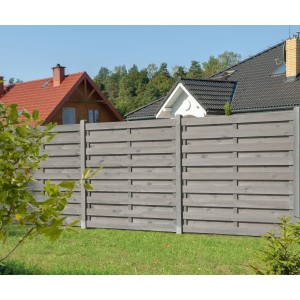 Anthrazitfarbener Sichtschutzzaun aus Holz, 180x180 cm, im Garten aufgebaut.