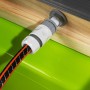 Detailaufnahme: Wasserhahn-Anschluss der Exit Toys Yummy Spielküche.