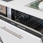 Respekta Küchenzeile: Detailansicht des geöffneten, vollintegrierten Geschirrspülers in Weiß.
