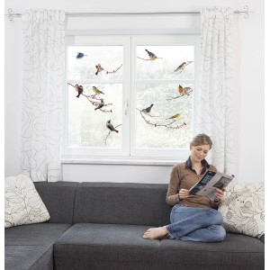 Fenster mit Komar Fenstersticker Birds, Wandtattoo mit Vogelmotiven auf Ästen.