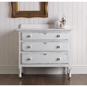 Kommode mit Kreidefarbe in Kalkweiß matt von Rust-Oleum, Shabby Chic Look.