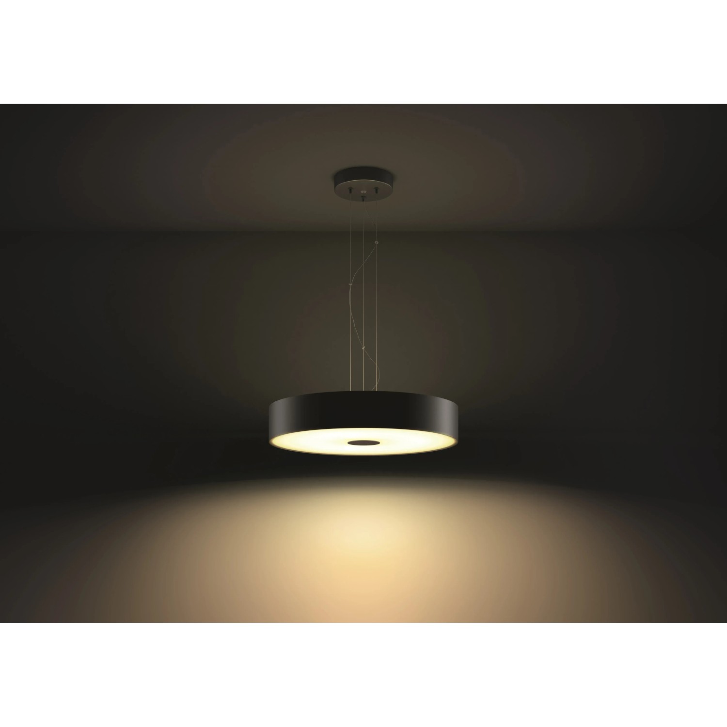 Schwarze Philips Hue White Ambiance Fair Pendelleuchte mit Dimmer, leuchtend.