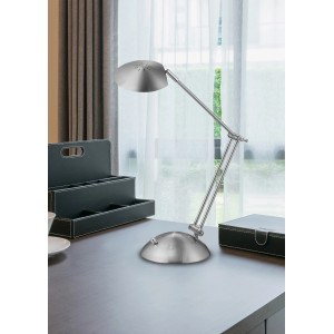 Trio LED Tischleuchte Calcio, Nickel matt, dimmbar, auf Schreibtisch.