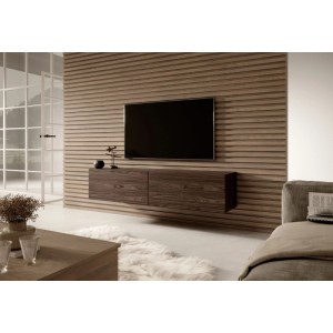 Selsey TV-Hängeboard Bisira 140 cm in Nussbaum Holzoptik, wandhängend, mit 2 grifflosen Türen im modernen Wohnzimmer.